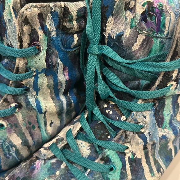 Levi’s Men’s Abstract Handpainted Combat Boots - Picture 5 of 10